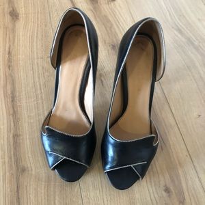 Leather pumps